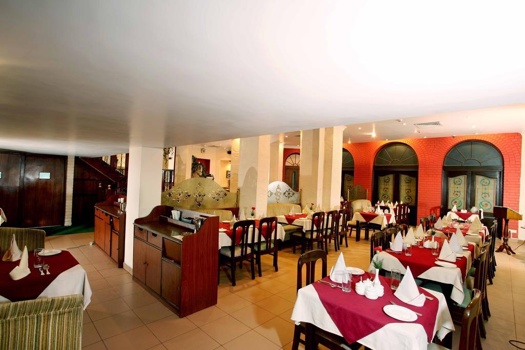The Astor Hotel Kolkata Ngoại thất bức ảnh